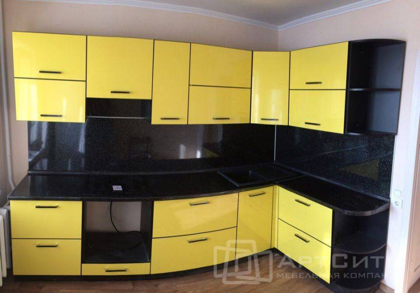 угловая желтая кухня в Нижневартовске