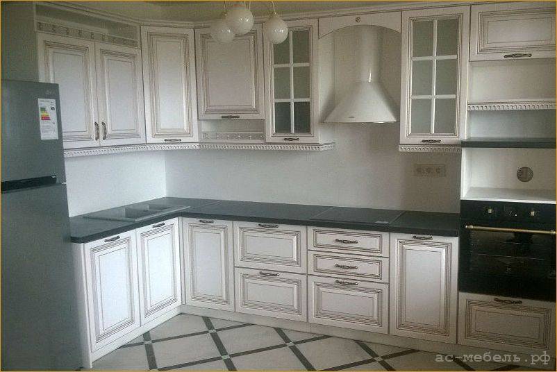 угловая кухня в классическом стиле в Нижневартовске