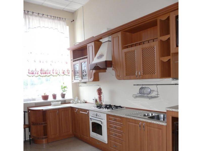 классическая угловая кухня в Нижневартовске