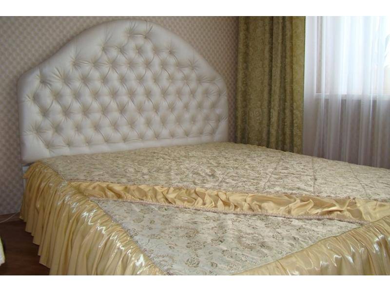 кровать с высоким изголовьем в Нижневартовске