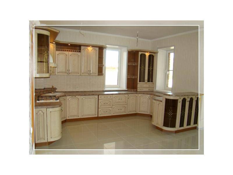 дорогой кухонный гарнитур из массива в Нижневартовске