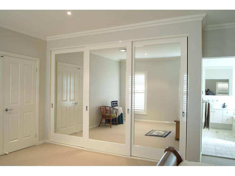 светлый шкаф-купе в Нижневартовске