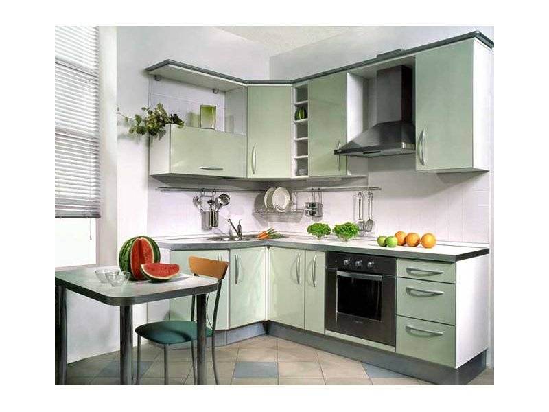 маленькая угловая кухня в Нижневартовске