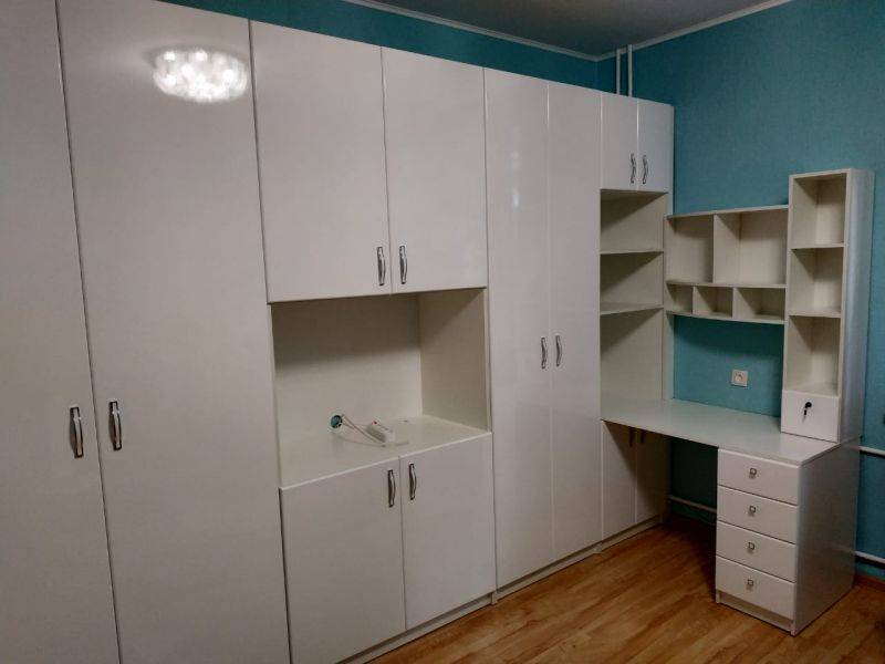 стенка с уголком для школьника в Нижневартовске