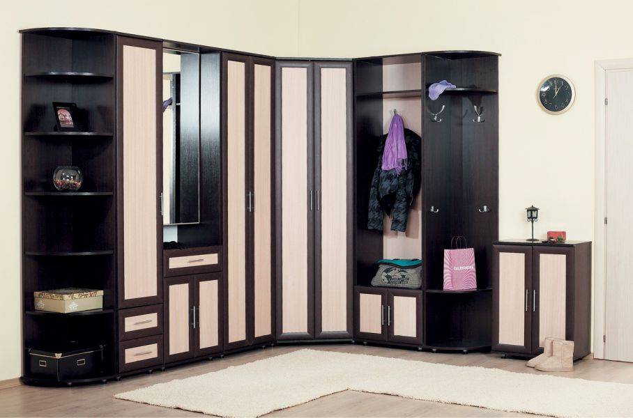 большая угловая прихожая 32 в Нижневартовске