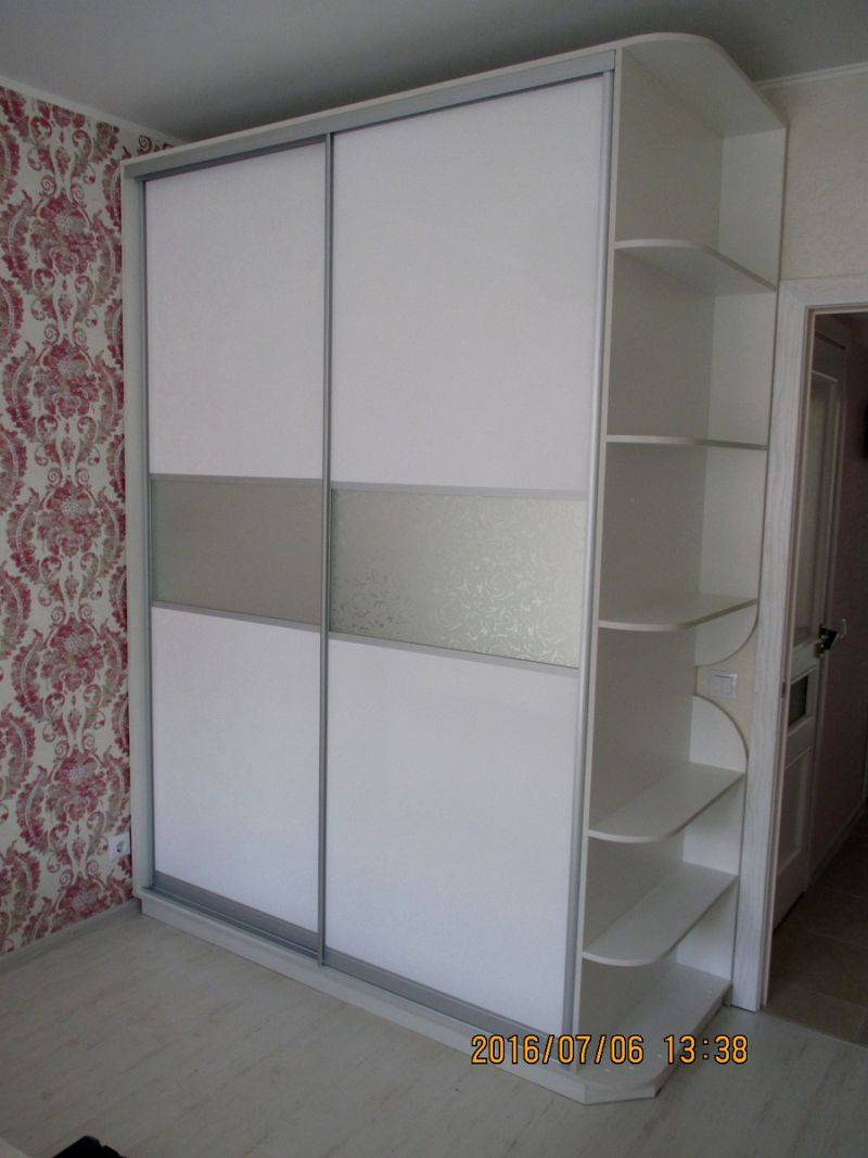 светлый шкаф-купе в спальню в Нижневартовске