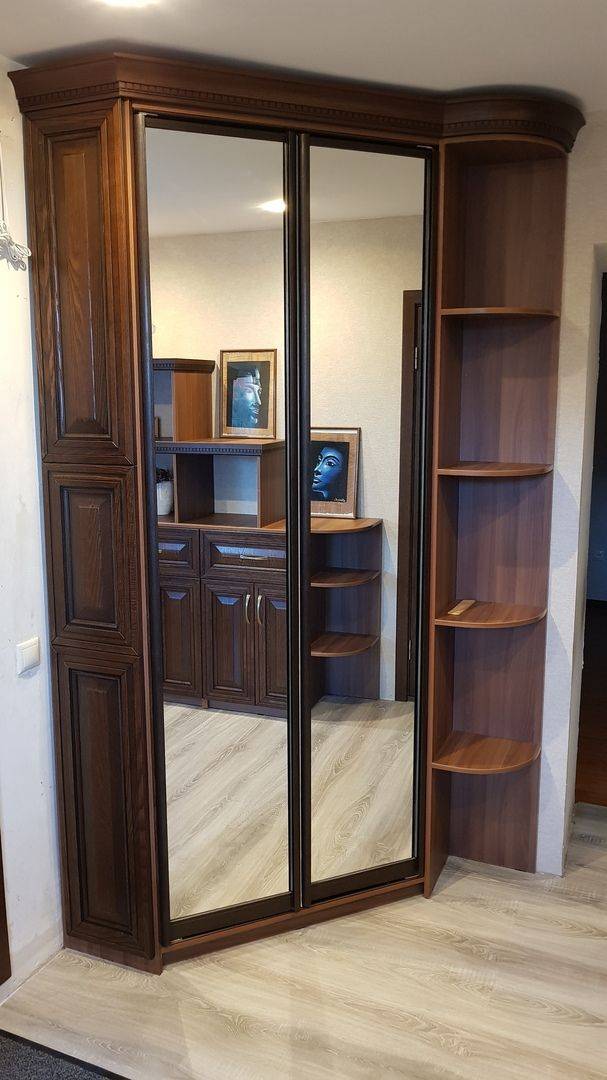 прихожая с фасадами из массива ясеня карлионе в Нижневартовске