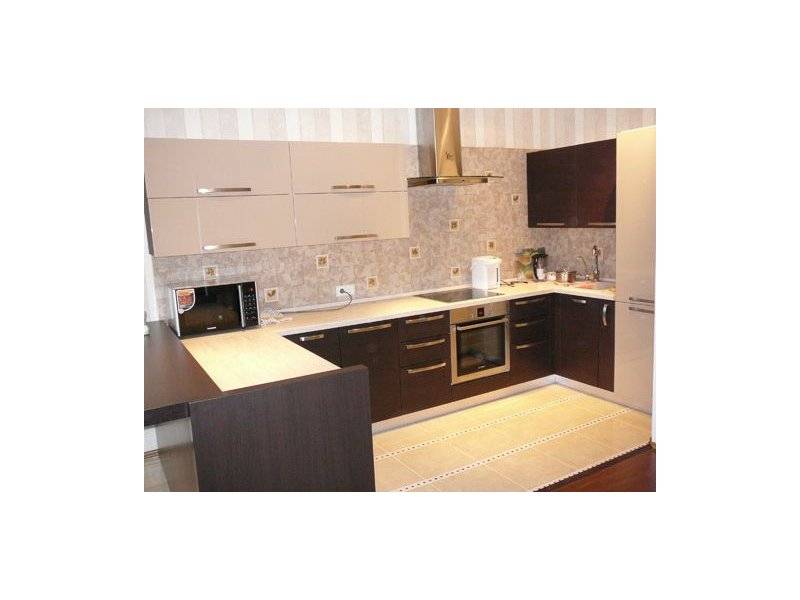 удобная угловая кухня в Нижневартовске