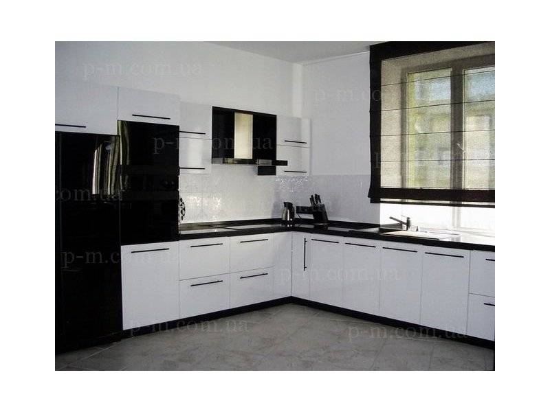 черно-белая угловая кухня в Нижневартовске