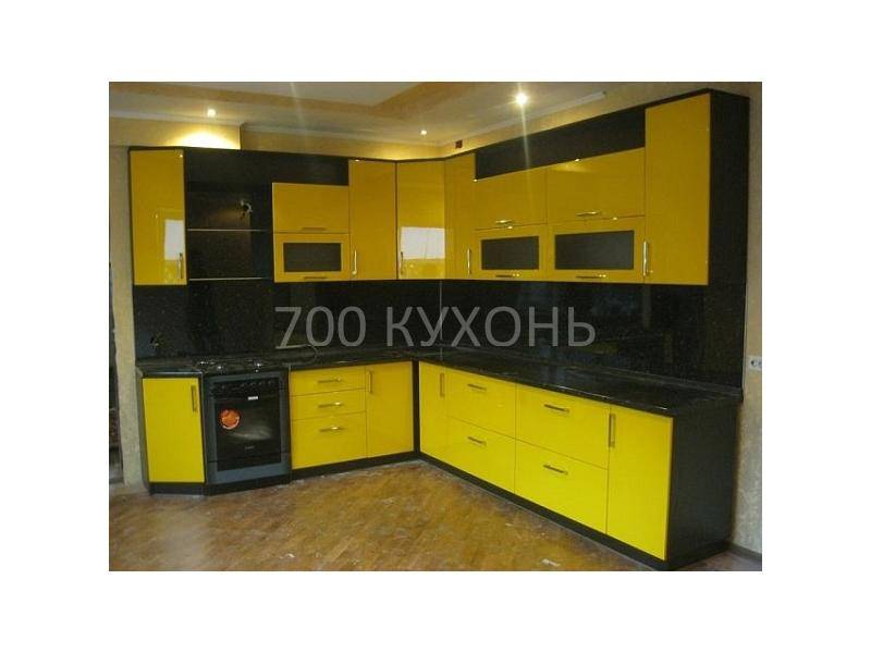 черно-желтая угловая кухня в Нижневартовске