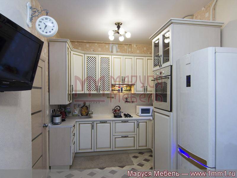 кухня угловая кантри массив в Нижневартовске