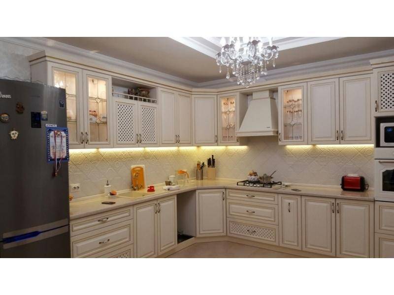угловая классическая кухня в Нижневартовске