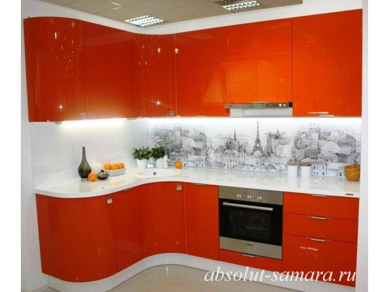 угловая кухня с плавными фасадами в Нижневартовске