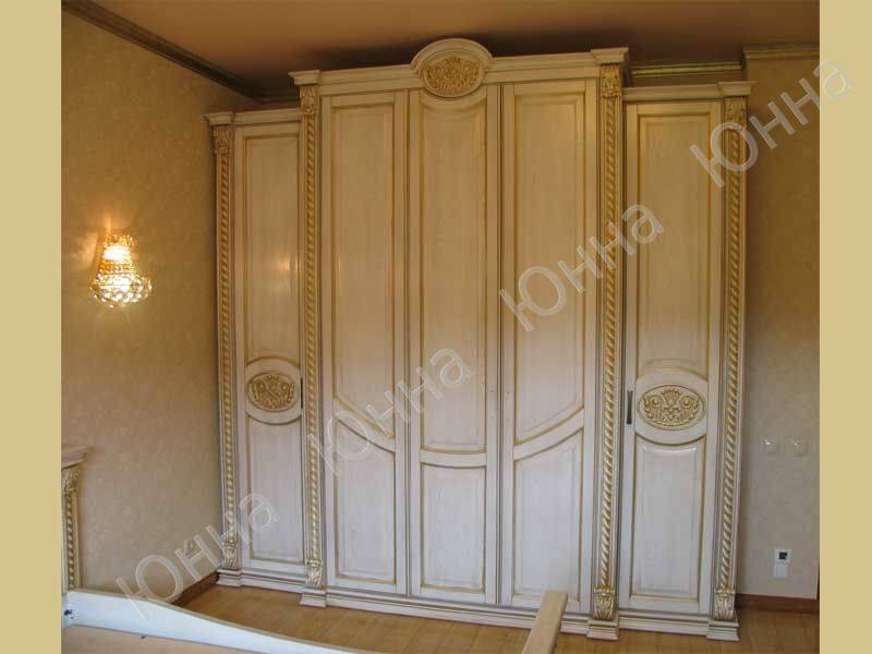 красивый светлый шкаф из дерева в Нижневартовске