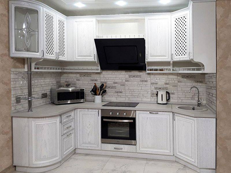 угловая белая кухня в Нижневартовске