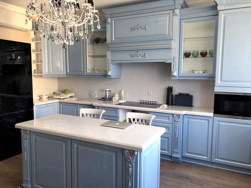 классическая кухня лидия с островом в Нижневартовске