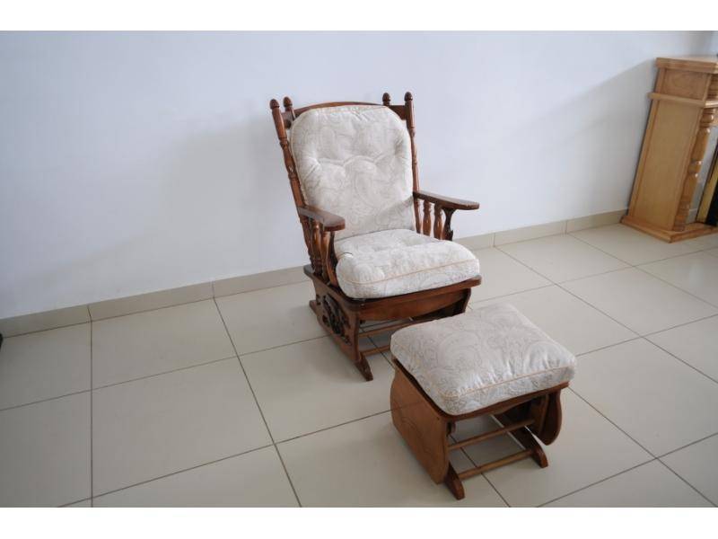 кресло-качалка с пуфиком в Нижневартовске