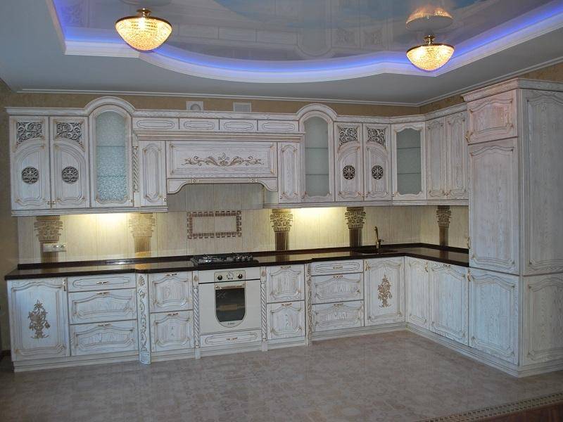 кухонный гарнитур ясень цвет белый-патина золото в Нижневартовске