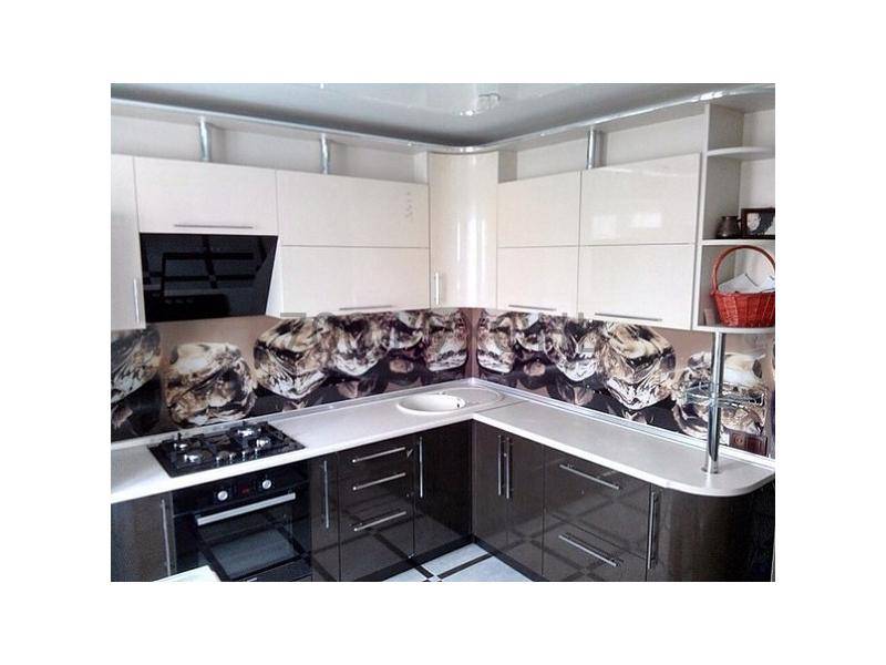 глянцевая угловая кухня в Нижневартовске