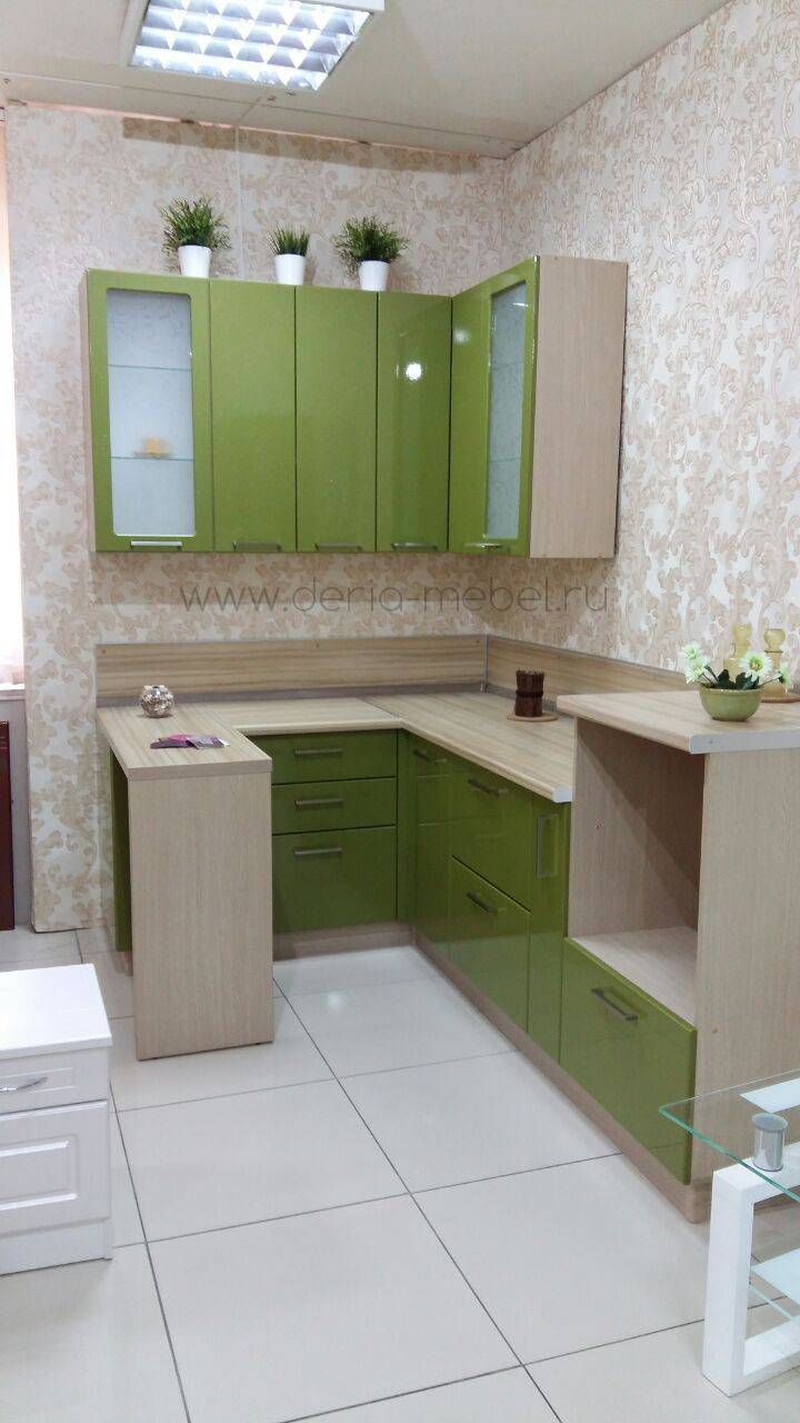 угловая кухня небольшая в Нижневартовске