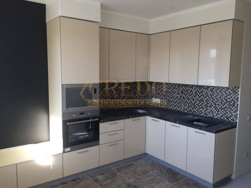 стильная угловая кухня в Нижневартовске