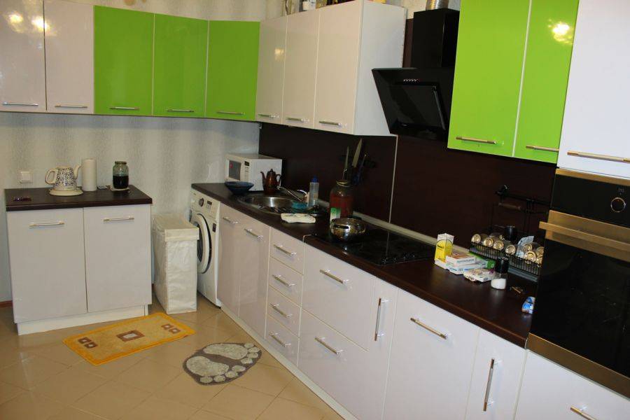 угловая кухня белый/зеленый в Нижневартовске