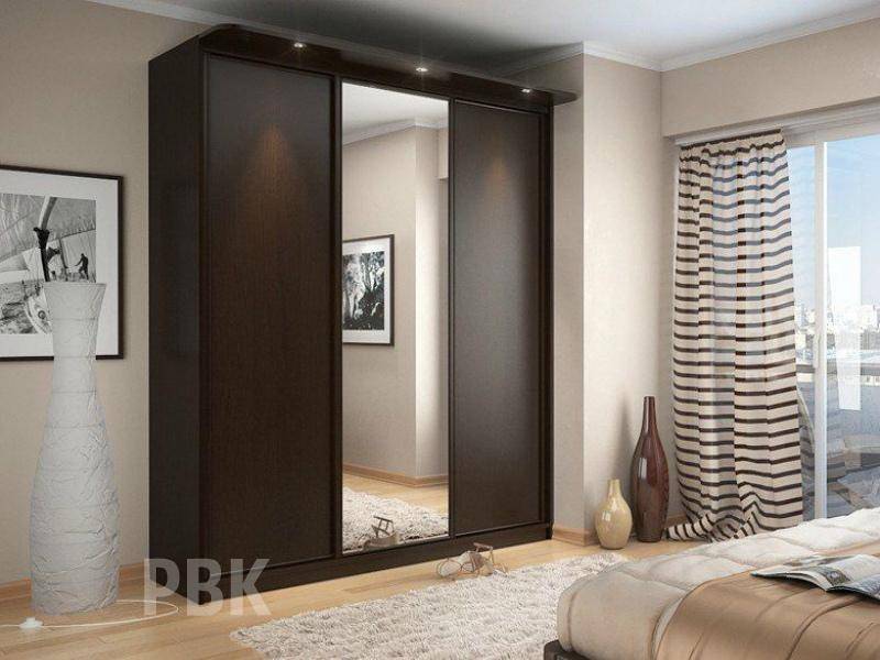 темный шкаф-купе с зеркалом в Нижневартовске