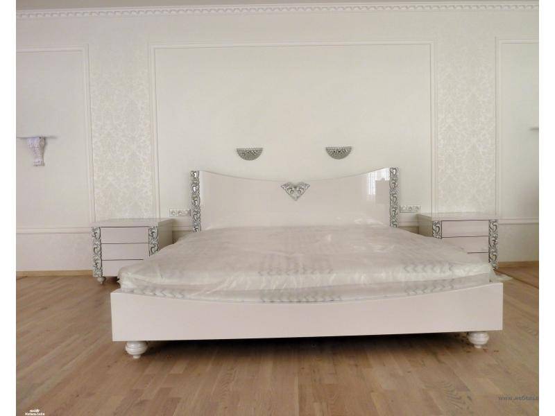 белая большая кровать в Нижневартовске