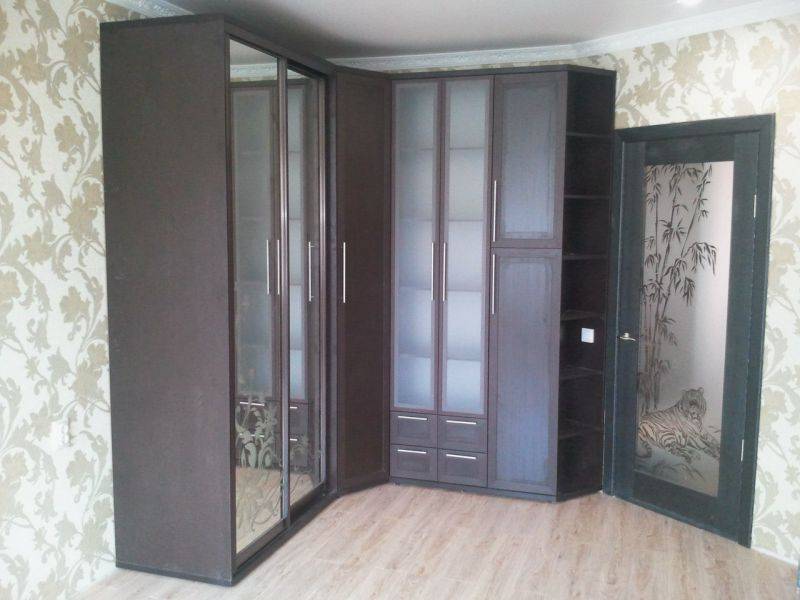 большой угловой шкаф в коридор в Нижневартовске