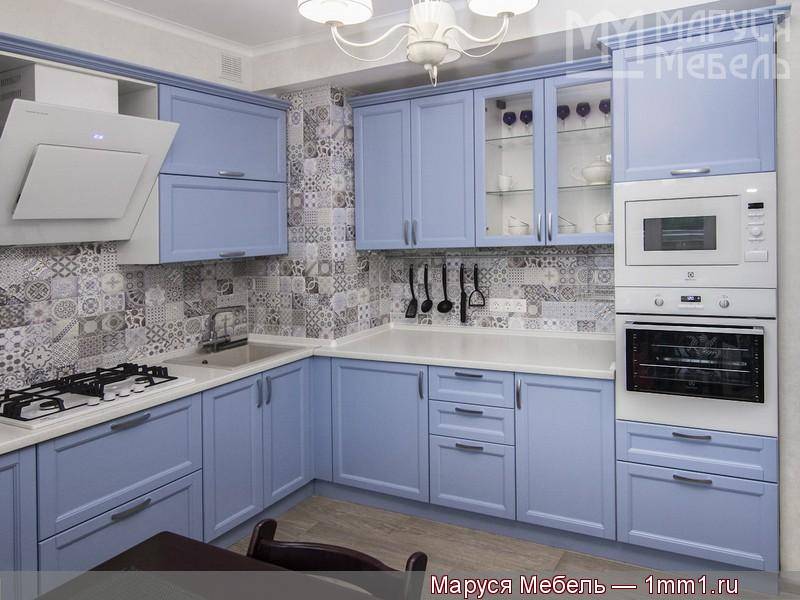 кухня из голубого бука в стиле кантри в Нижневартовске