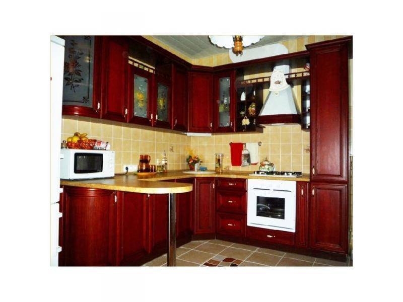 кухонный гарнитур угловой массив в Нижневартовске