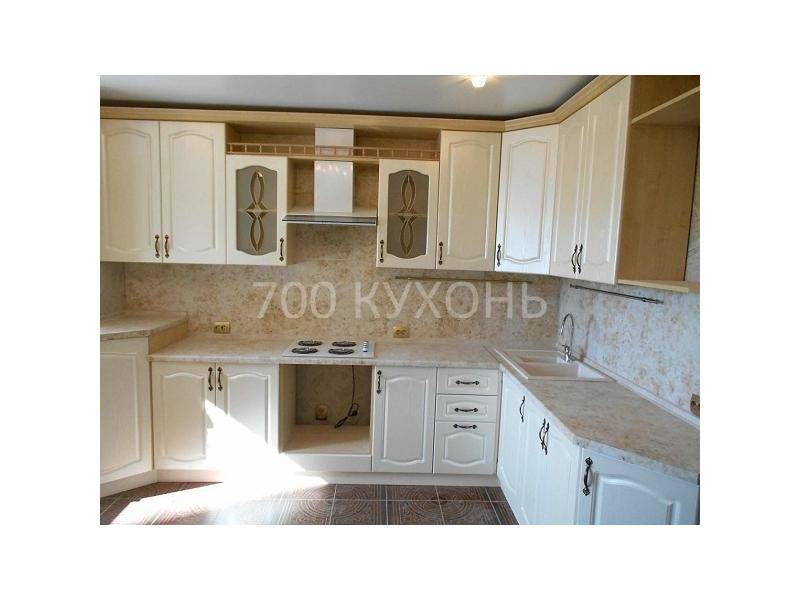 светлая классическая кухня в Нижневартовске