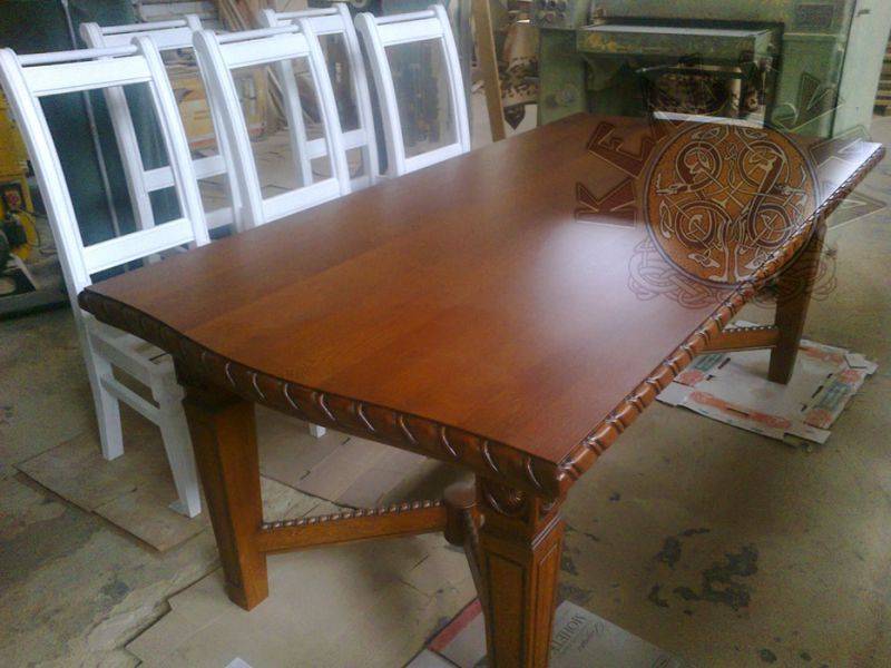 стол из дерева в Нижневартовске