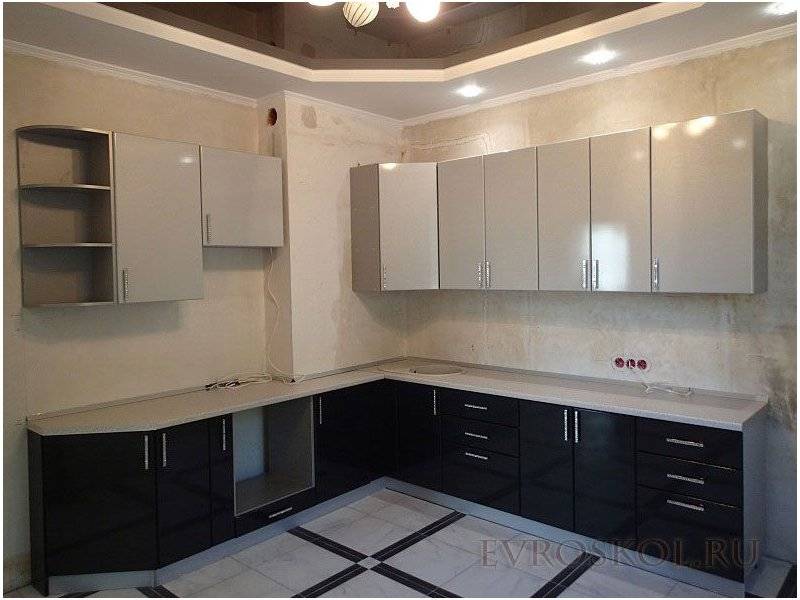 большая угловая кухня в Нижневартовске