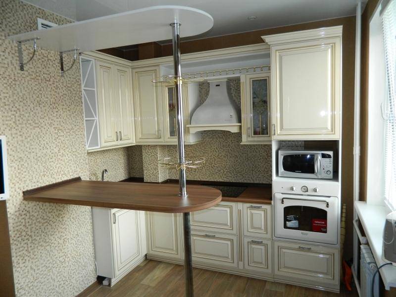 светлая угловая кухня в Нижневартовске