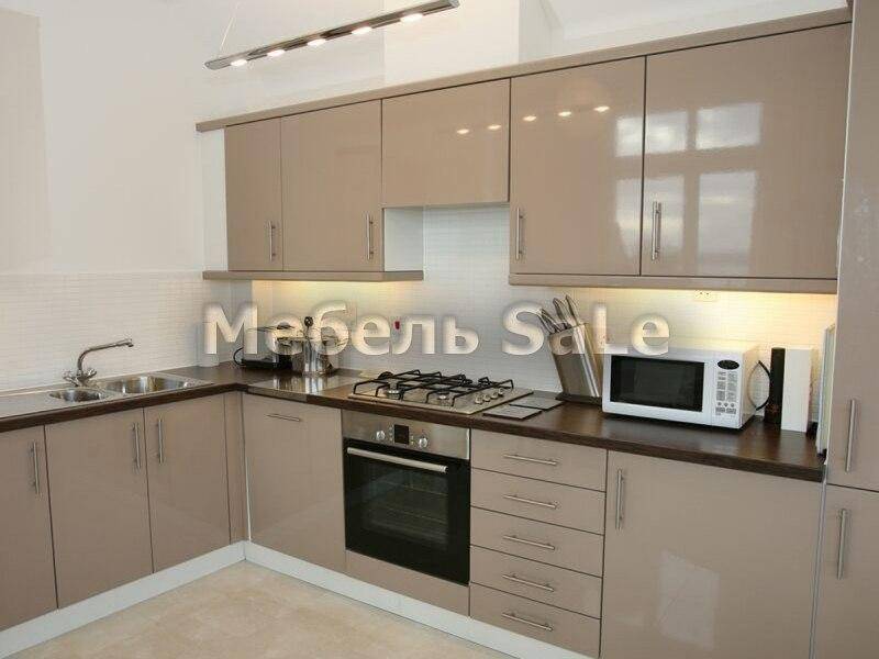 угловая бежевая кухня в Нижневартовске