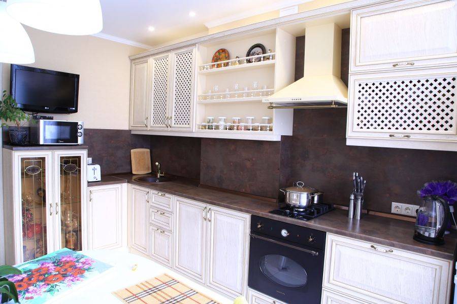 угловая классическая кухня в Нижневартовске