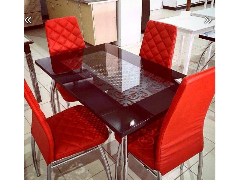 стол стекло и стул со стёганным сиденьем в Нижневартовске