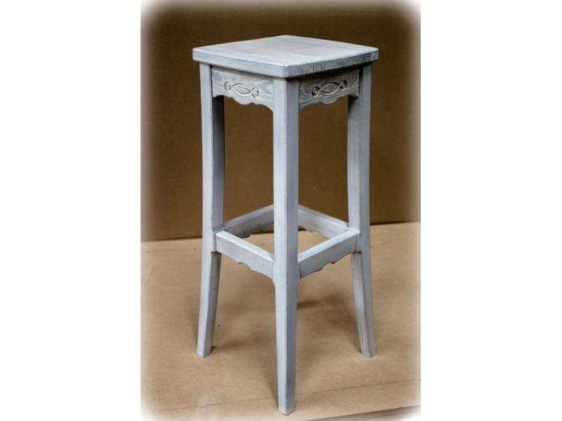 табурет из массива сосны в Нижневартовске