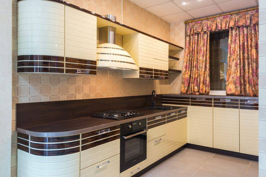 кухня со вставками из шпона в Нижневартовске