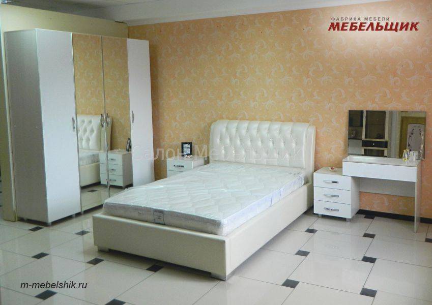 спальный гарнитур с кроватью из кожзама в Нижневартовске