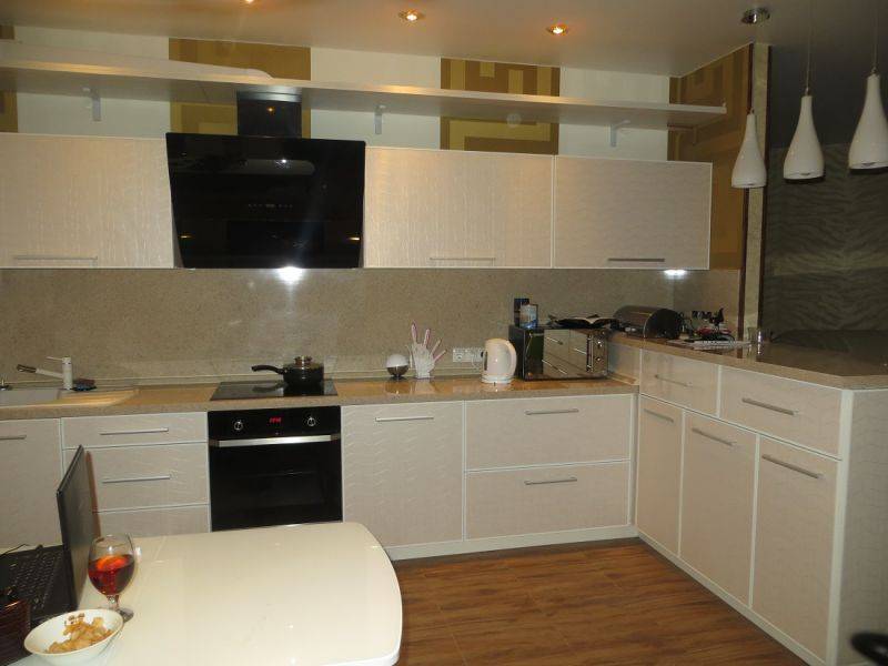 современная угловая кухня в Нижневартовске