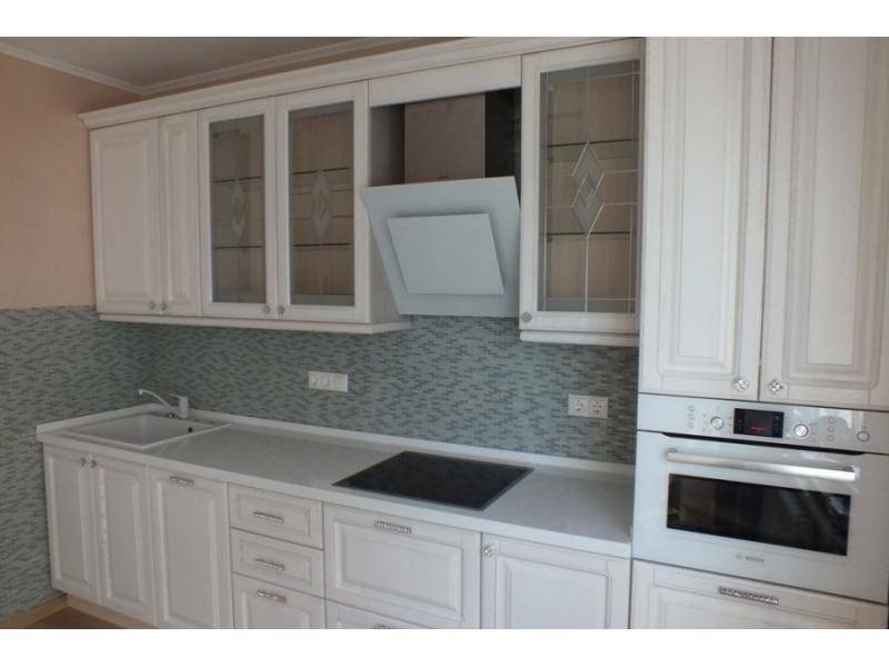 белая прямая кухня в Нижневартовске