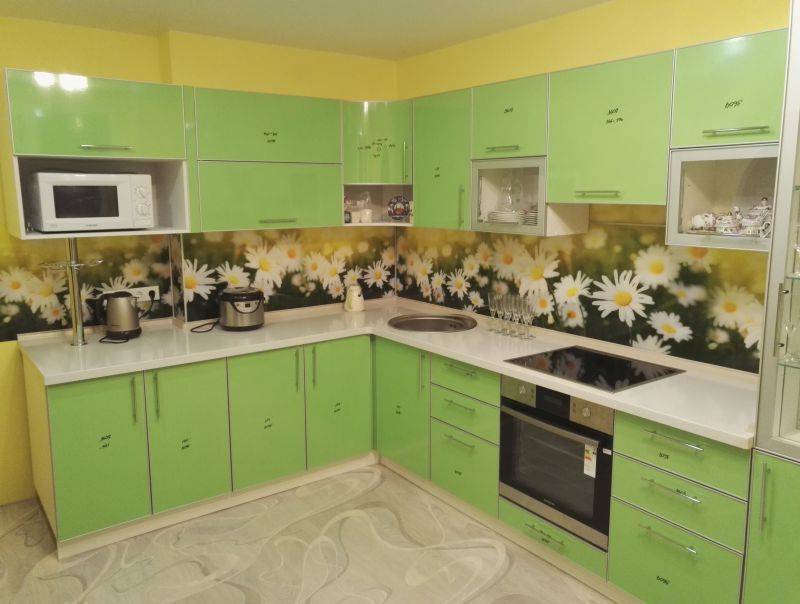 угловая кухня зеленая в Нижневартовске