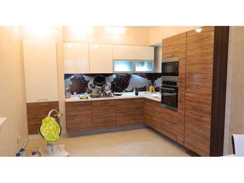 угловая стильная кухня в Нижневартовске