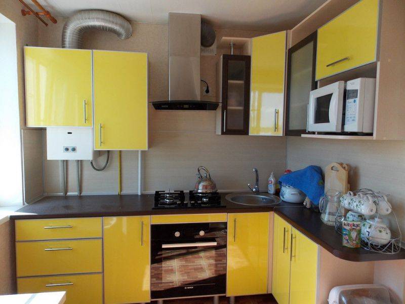 желтая угловая кухня в Нижневартовске