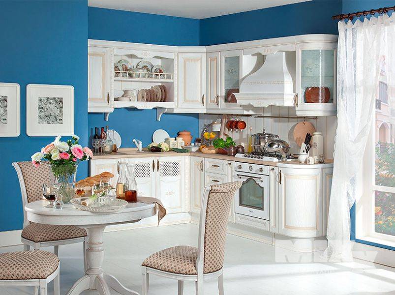 белая классическая кухня ликата в Нижневартовске