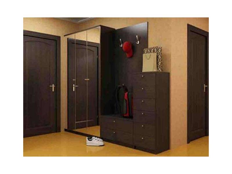 прихожая с большим шкафом в Нижневартовске