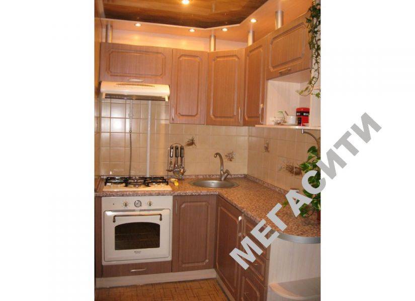 угловая кухня маленькая в Нижневартовске