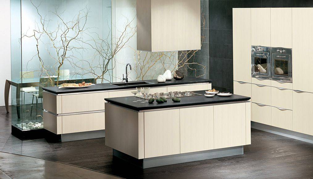 современная кухня с островом в Нижневартовске